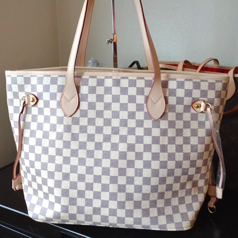 🥳🥳NWT White Checkered Bag🎉🎉